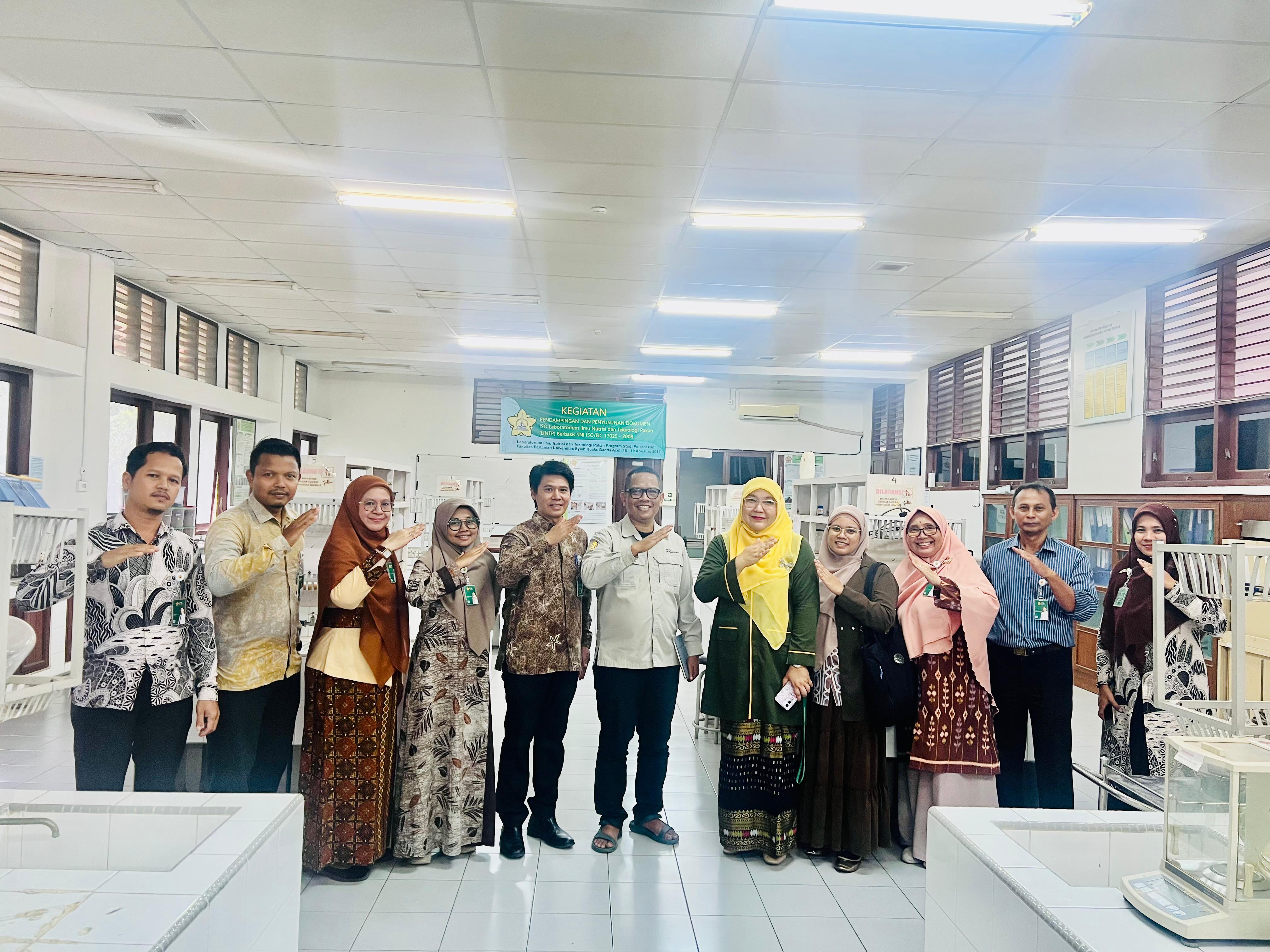 Asesor BAN-PT Lanjutkan Assessment dengan Meninjau Laboratorium Ilmu Nutrisi, Teknologi dan Hijauan Pakan, Laboratorium Teknologi Hasil Ternak, dan Laboratorium Ilmu Reproduksi Ternak USK